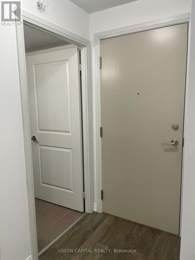 Building Photo - 30 Meadowglen Pl