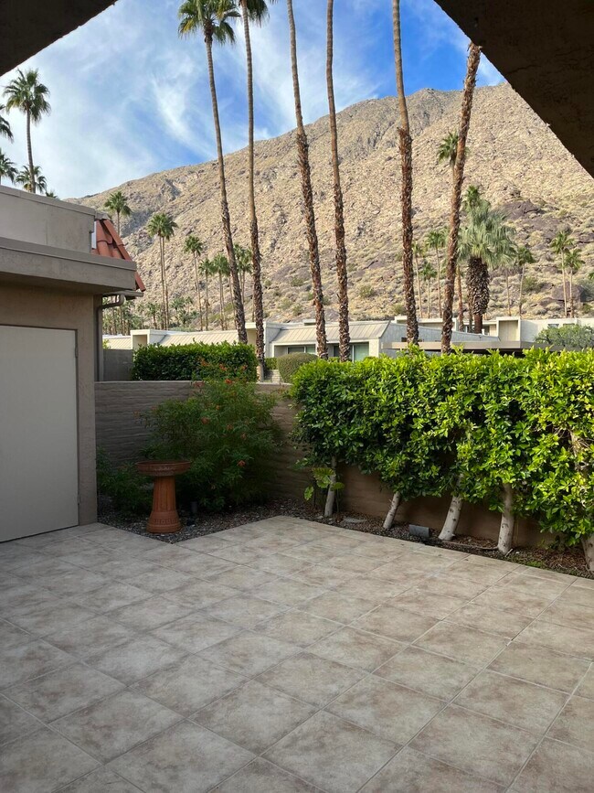 Foto del edificio - 555 W Baristo Rd