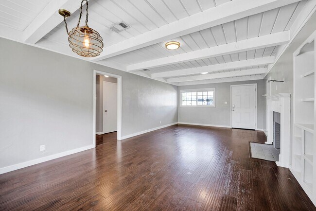 Building Photo - 2416 Wulff Ln