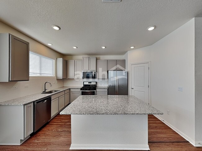 Foto del edificio - 2726 Wolfcreek