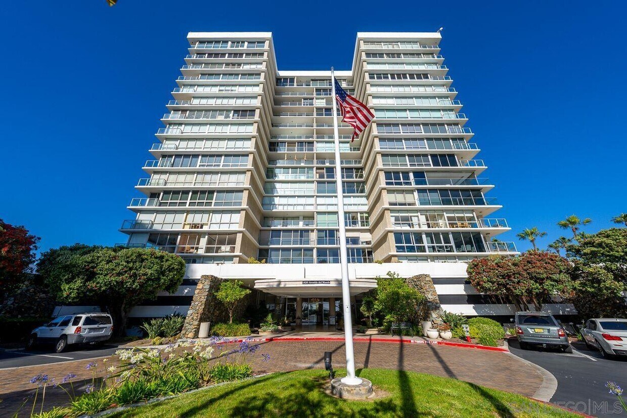 Foto principal - 1820 Avenida Del Mundo