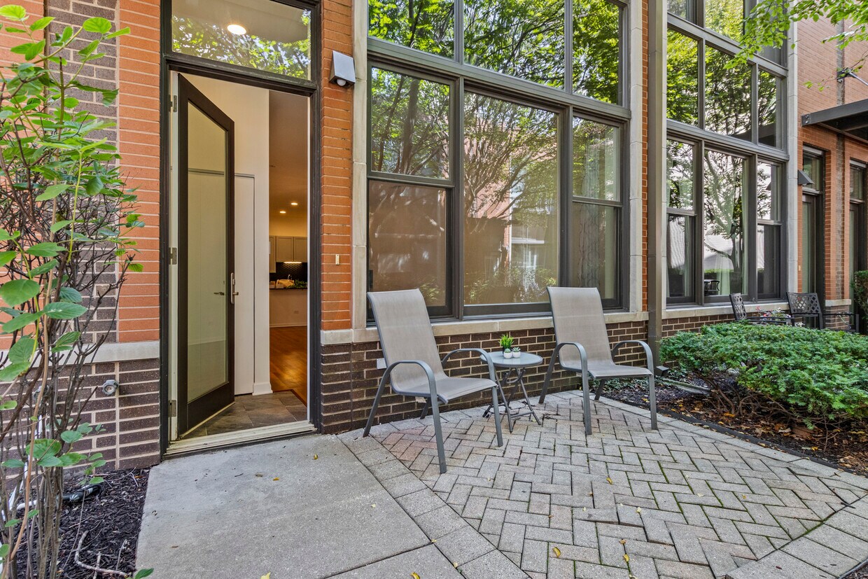 Primary Photo - 954 N Crosby St
