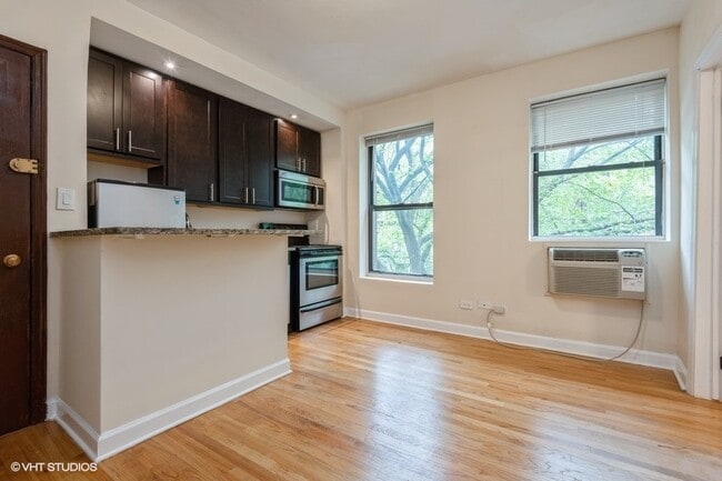 Building Photo - 1430 N Dearborn Pkwy