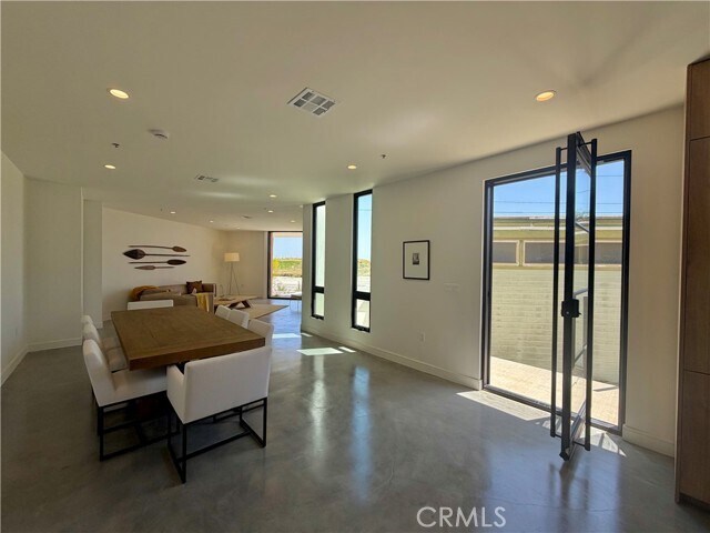 Foto del edificio - 243 Seal Beach Blvd