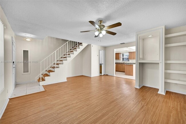 Foto del edificio - 7862 Kimberly Blvd