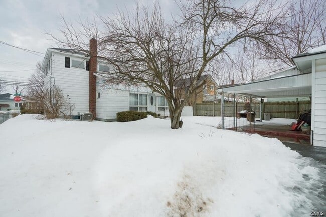 Building Photo - 637 Coffeen St
