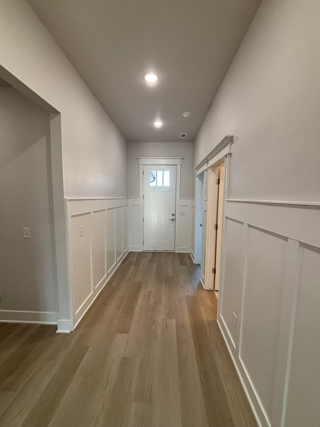 Building Photo - 3812 SW Pinecrest Dr
