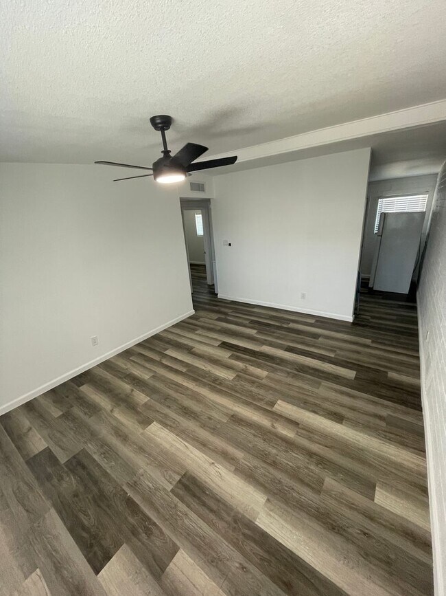 Foto del edificio - COMING SOON! 2 Bedroom, 1 Bath Apartment i...