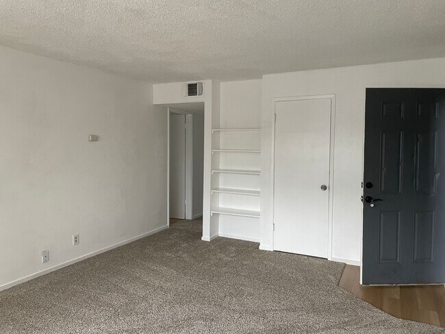 Foto del edificio - 1158-1158 Franzel Rd