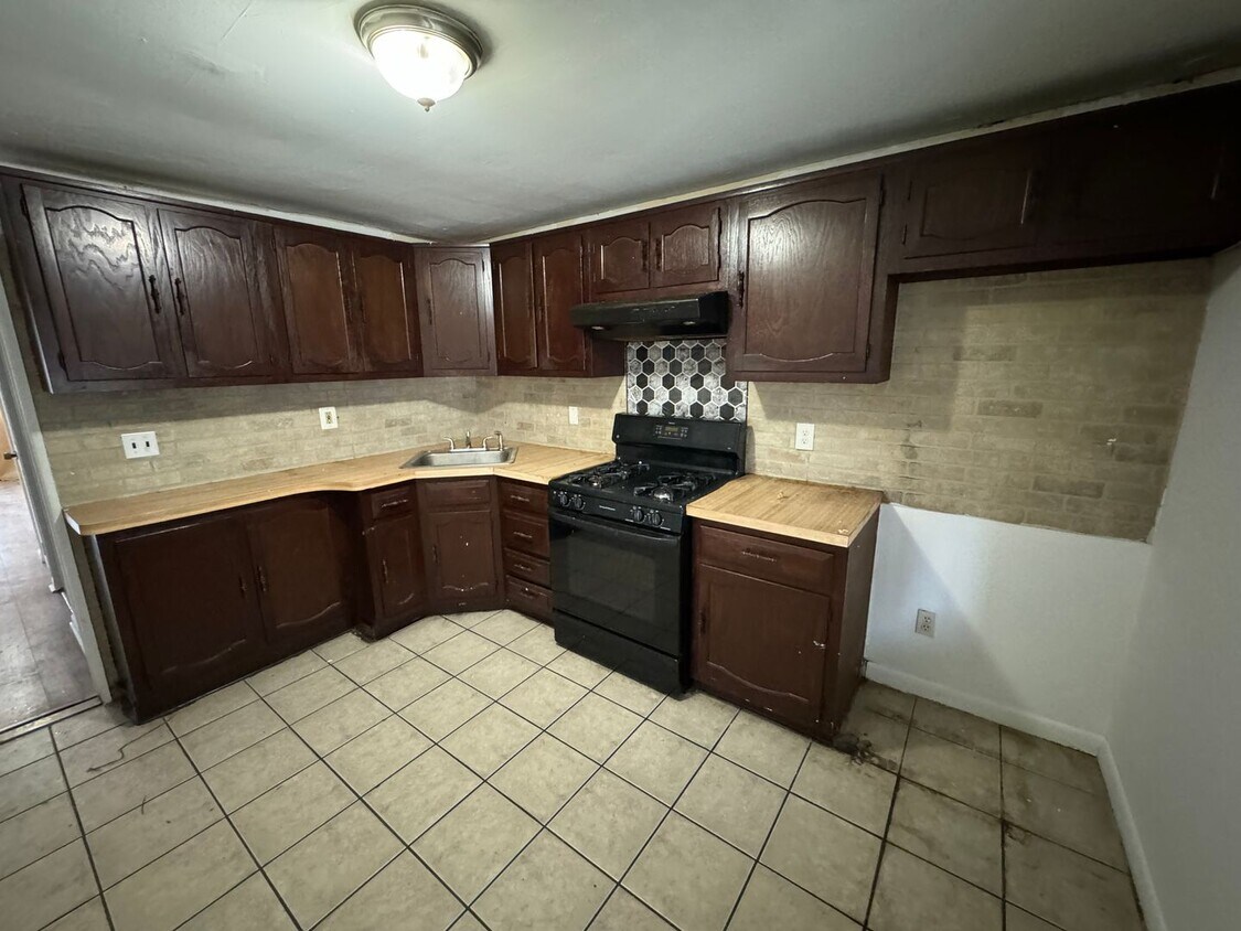 Primary Photo - 2 Bedroom Home