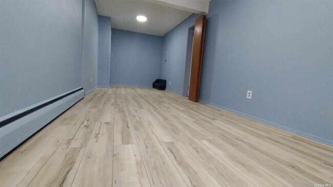 Foto del edificio - 84 Gardner Ave