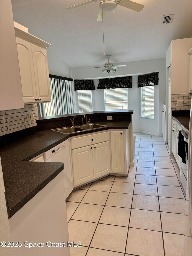 Foto del edificio - 1219 Bluff Ave NE
