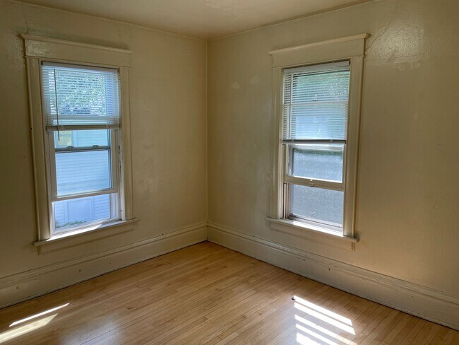 Building Photo - Cherry, 857