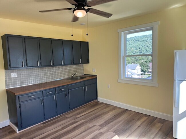 Foto del edificio - Line Mountains School District 2nd Floor 2...