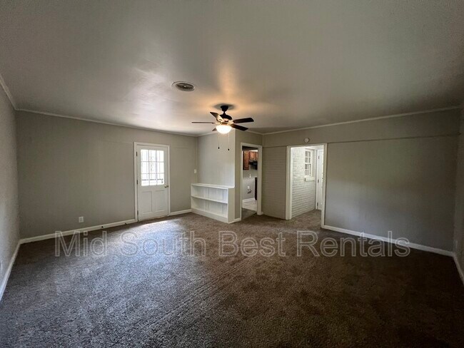 Foto del edificio - 1352 Haywood Ave