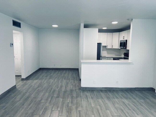 Foto del edificio - 930 N 14th Ct