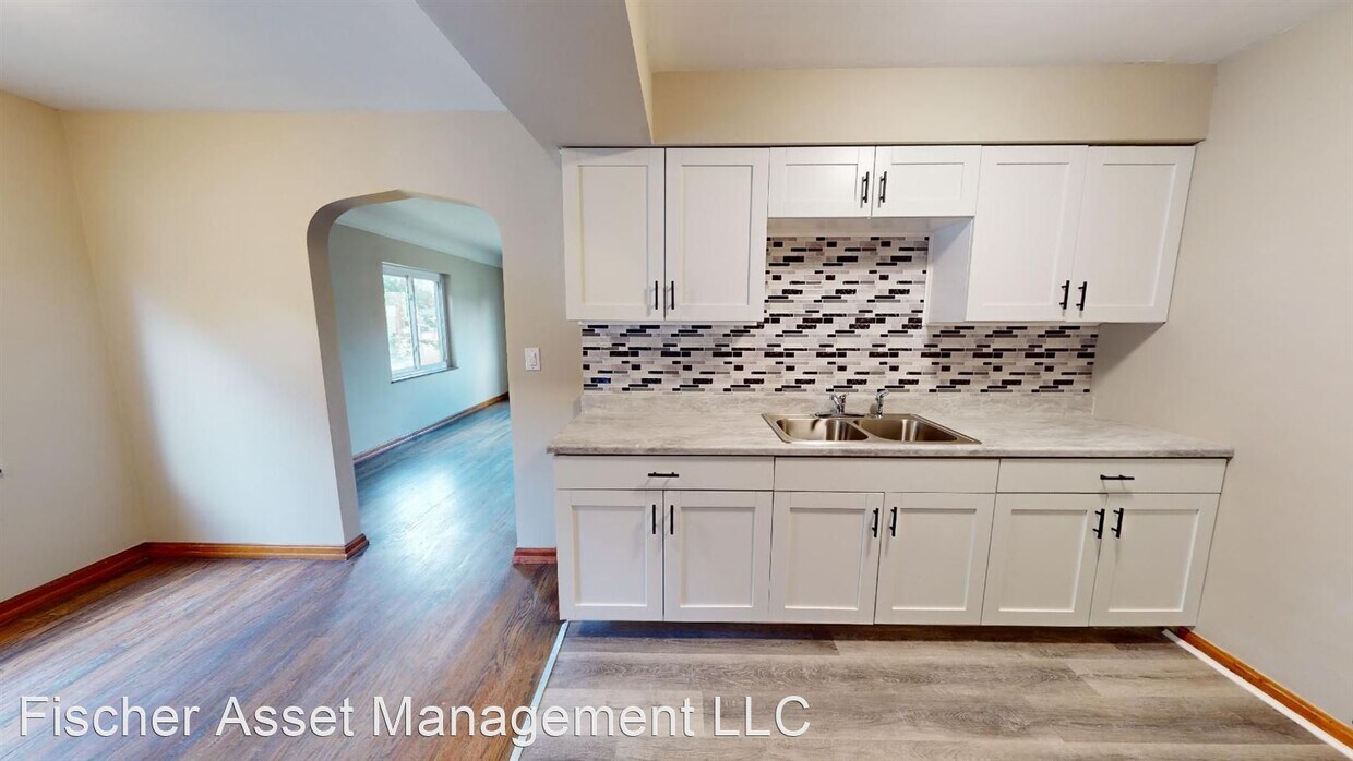 1 br, 1 bath Apartment 4186 Ridge Rd. 41... Room for Rent in