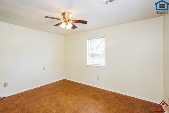 Foto del edificio - 140 Bybee Woods Dr