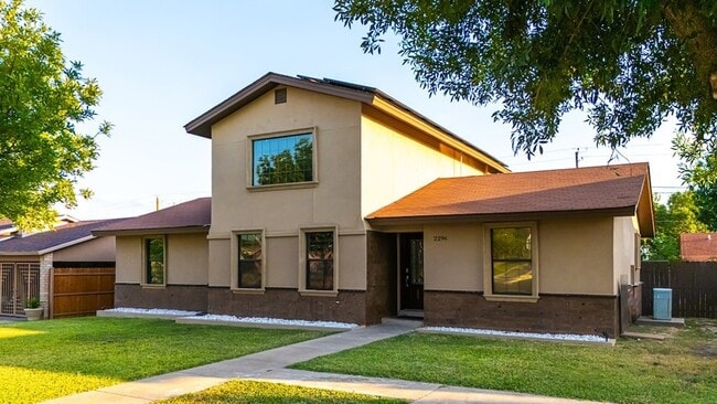 Building Photo - 2296 Maria Del Refugio Dr
