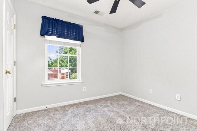 Building Photo - 105 Riglaw Cir