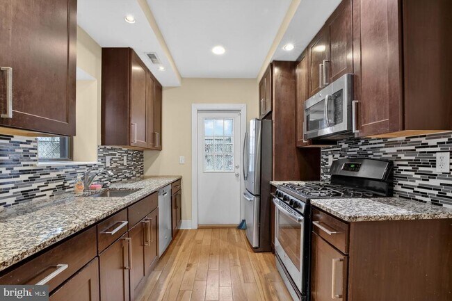 Foto del edificio - 1237 N Hollywood St