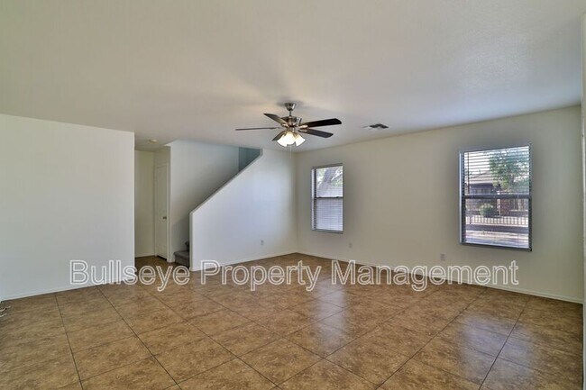 Foto del edificio - 1069 E Lowell Ave