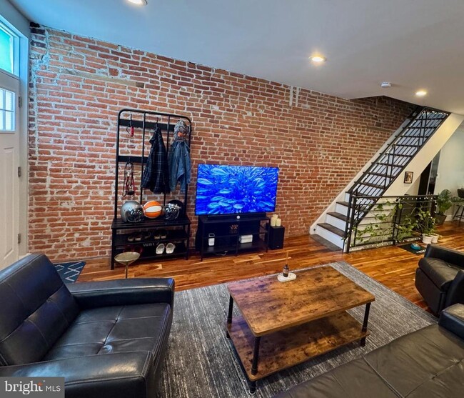 Building Photo - 616 Gerritt St