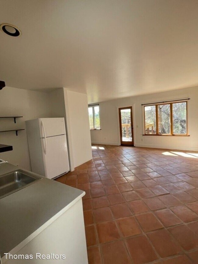 Building Photo - Studio, 1 bath House - 3521 1/2 Eugene Place