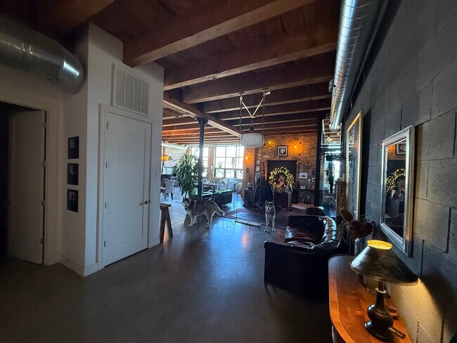 Foto del edificio - 2614 W North Ave