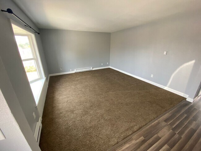 Building Photo - Nicely Updated 3 Bed 2 Bath Home in Founta...