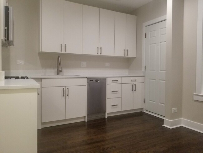 Building Photo - 5064 N Wolcott Ave