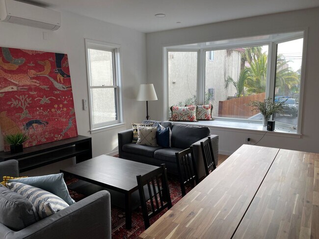 Foto del edificio - Viewing Schedule: Please call Shami at (415) 225-2543 to schedule a viewing.