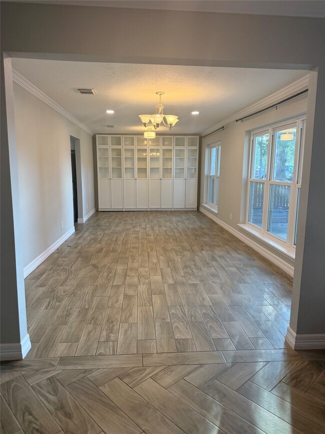 Building Photo - 511 Rosewood Dr