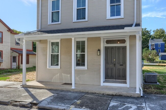 Building Photo - 1232 Lafayette St