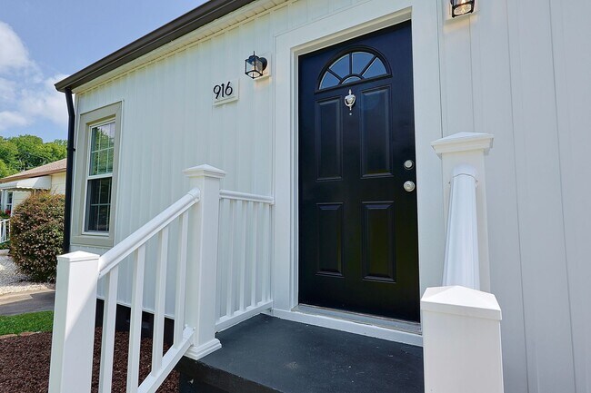 Foto del edificio - Coming Soon South Knoxville Cottage!!!