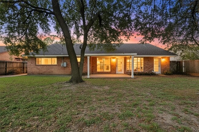 Building Photo - 7015 Pella Dr