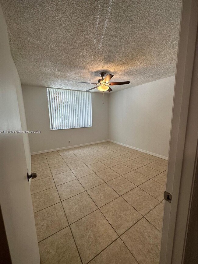 Foto del edificio - 4055 W McNab Rd