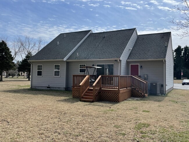 Building Photo - 1331 Middleneck Dr