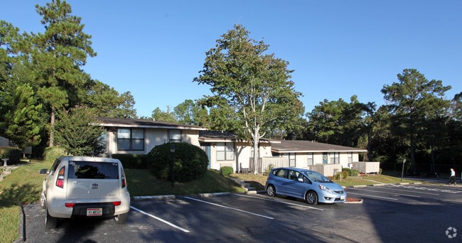 Building Photo - Berry Pines