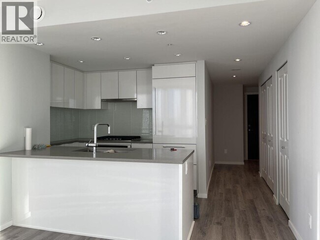 Building Photo - 6638 Dunblane Ave