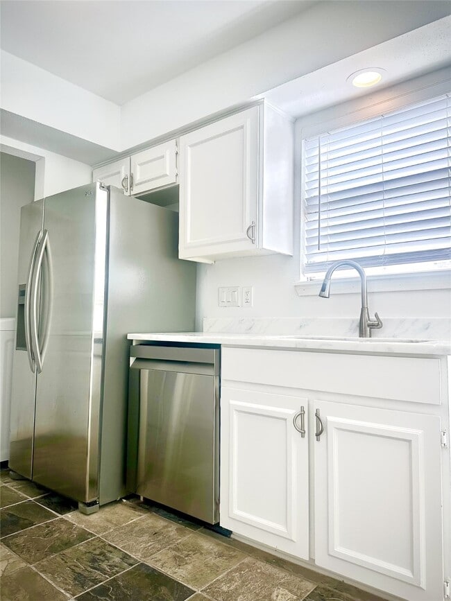 Building Photo - 14771 Perthshire Rd