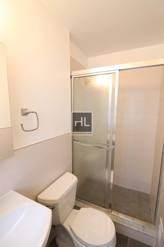 Foto del edificio - 223-46-223-56 56th Ave