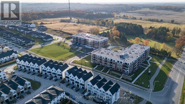 Building Photo - 1975 Fountain Grass Dr