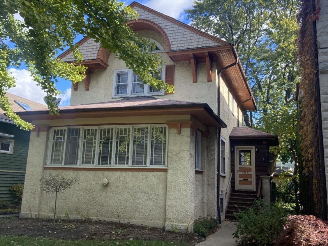 Primary Photo - 708 Highland Ave