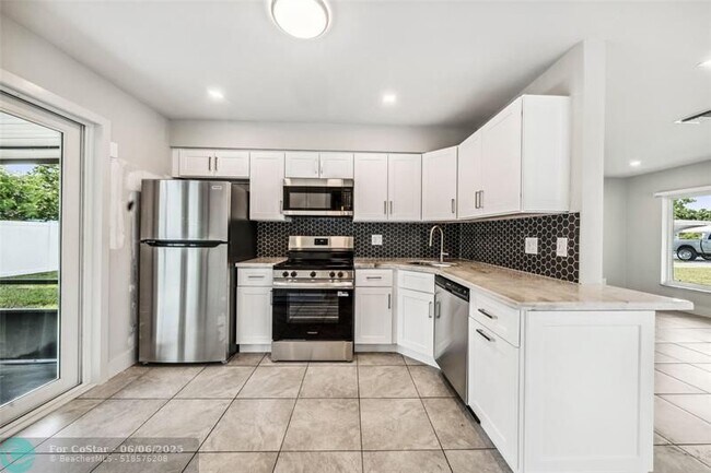 Foto del edificio - 4800 NE 4th Ave