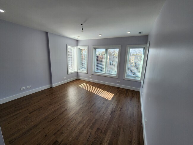 Foto del edificio - 5759 N Washtenaw Ave