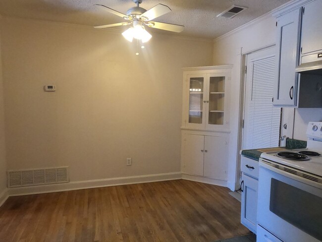 Foto del edificio - Nice Home For Rent In East Memphis