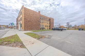 Building Photo - 530 Main St