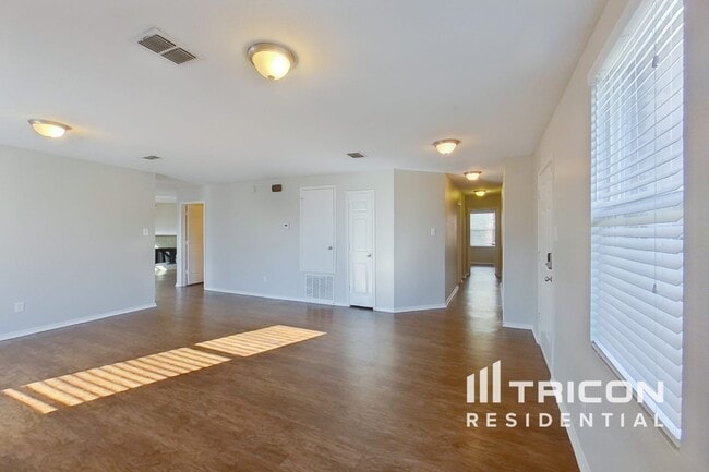 Building Photo - 1714 La Caya Dr