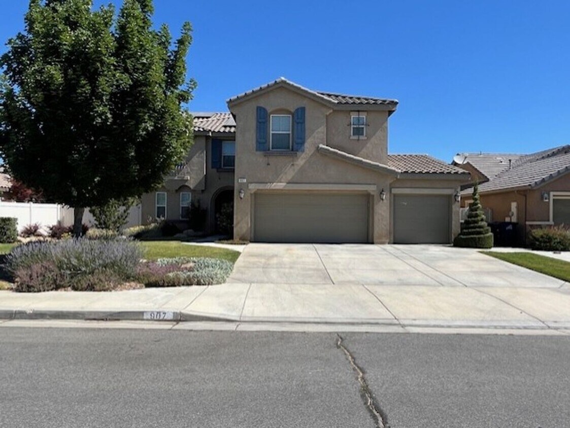 Primary Photo - Beautiful Orchard Glen home..